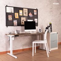 Meja Kerja Elektrik Adjustable Kayu Akasia dengan soket, panjang 160 cm.